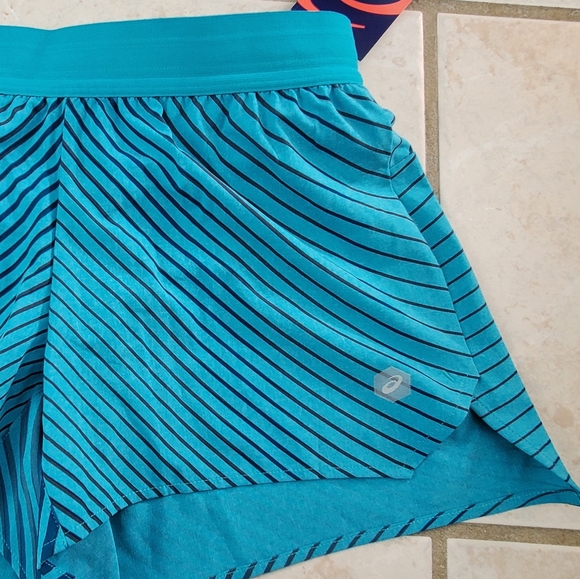 Women's XS Asics shorts, new with tags - Picture 2 of 4